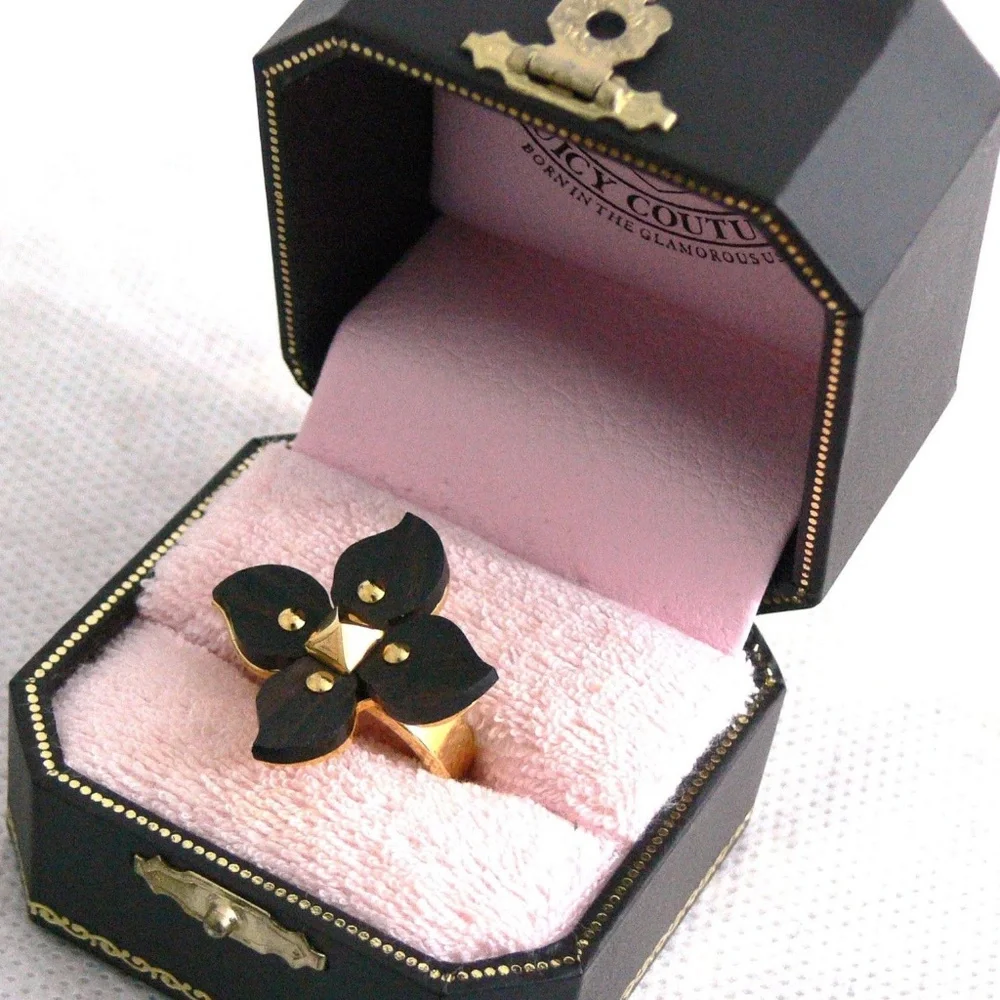 New  Original Juicy Couture Gold Wooden Flower Cocktail Ring